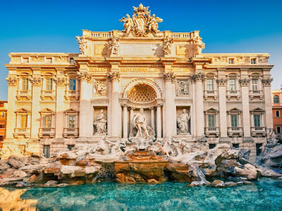 Đài phun nước Trevi là điểm tham quan nổi tiếng ở Rome