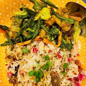 Sarapan Nasi Goreng Bunga Kantan dan Ayam Goreng Kunyit