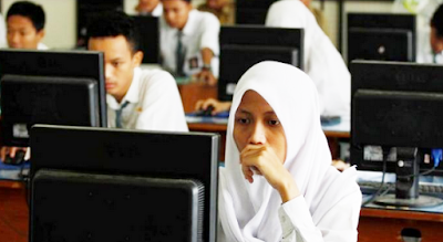  Kali ini admin akan membagikan soal lanjutan dari contoh soal latihan  Contoh Soal Latihan UNBK Bahasa Indonesia Tahun 2019 (Bag. 2)