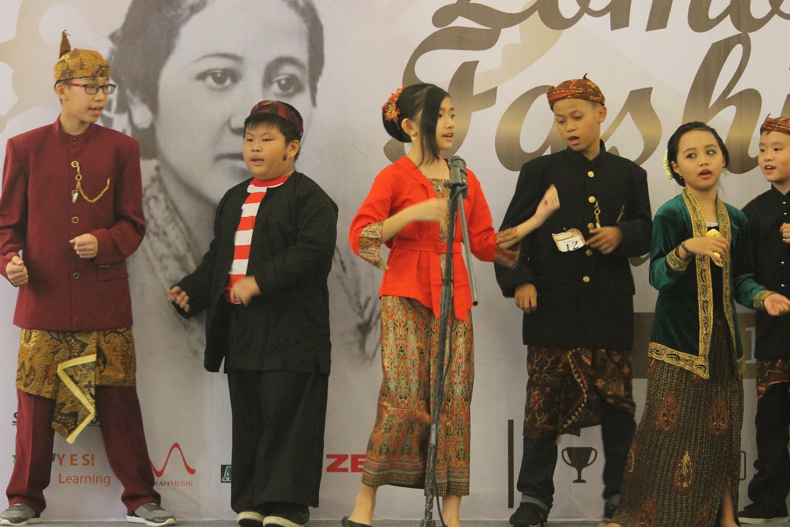 Photos of Lomba Fashion Show Baju  Adat Daerah  at Pakuwon 