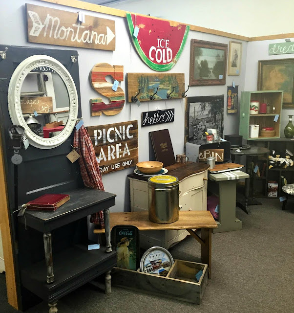 hall tree, antiques, reclaimed wood, old door, build it, barn wood bench, picnic, salvaged, http://goo.gl/0Bl7XE