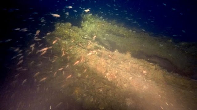 To πίσω μέρος του ασπιδίου/κυματοθραύστη – the aft side of the breakwater