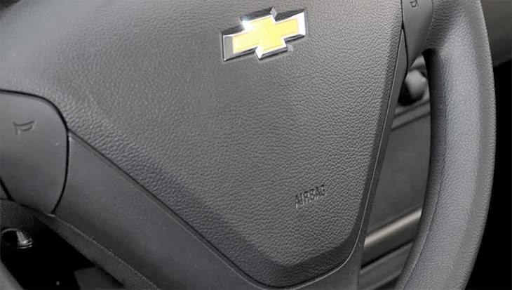 Chevrolet Classic é na Rumo Norte - No volante do Classic, o detalhe do air bag do motorista para uma maior proteção.
