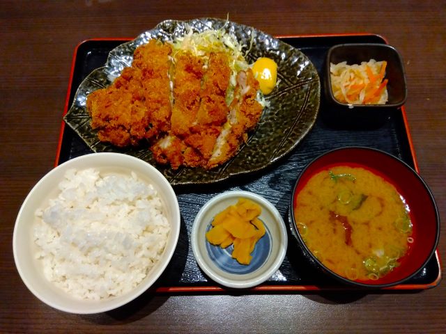 千年の宴　八千代緑が丘北口駅前店　大きなチキンカツ定食