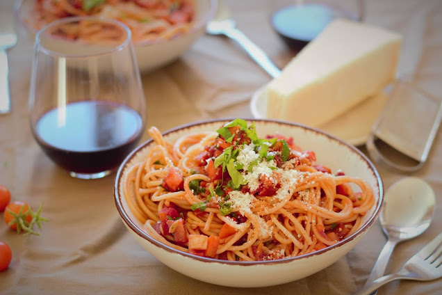 Pasta mit Wurzelgemüse-Rotwein-Sugo