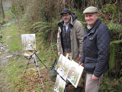 José Luis Martínez, José Manuel Díaz y Valentín del Fresno pintando en el rio La Marea, Vegarrionda, Piloña