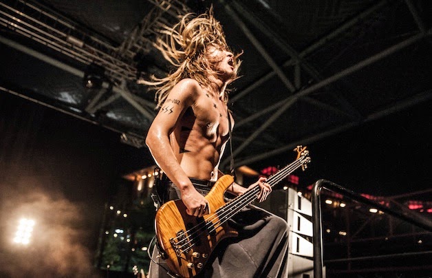 http://oorindonesia.blogspot.com/2014/10/kumpulan-foto-ryota-one-ok-rock.html