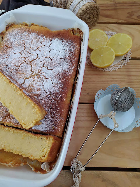 Tarta cremosa de limón. Cake jugoso, bizcocho, postre, pudin flan, lemon pie. Recetas fáciles, sencillas, de fiesta, con horno Cuca