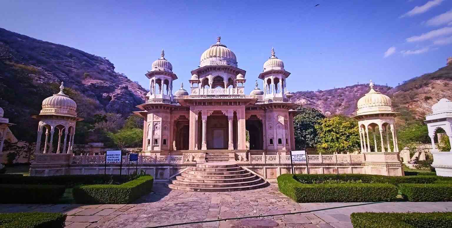 Must visit in Chhatriyan in Jaipur Rajasthan, best place for couples and newly wedded photoshoot