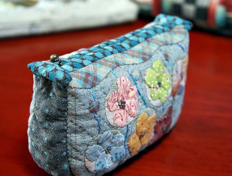 Quilt Purse with a zipper. Japanese Patchwork Tutorial in Pictures