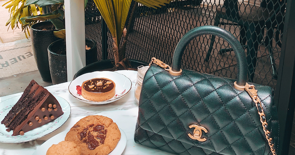 Chanel Coco Curve Small Vanity Case Bag | Vivrelle