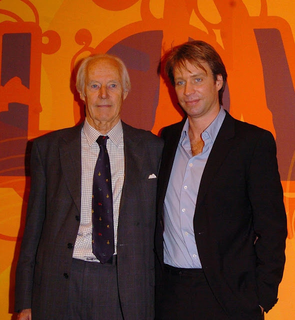 Sir George Martin, el 'quinto Beatle', con su hijo Giles Martin promocionando el nuevo álbum 'Love' de los Beatles en Abbey Road Studios en Londres