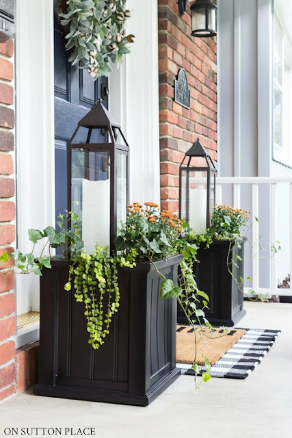 11+ Creative Front Door Decor Ideas