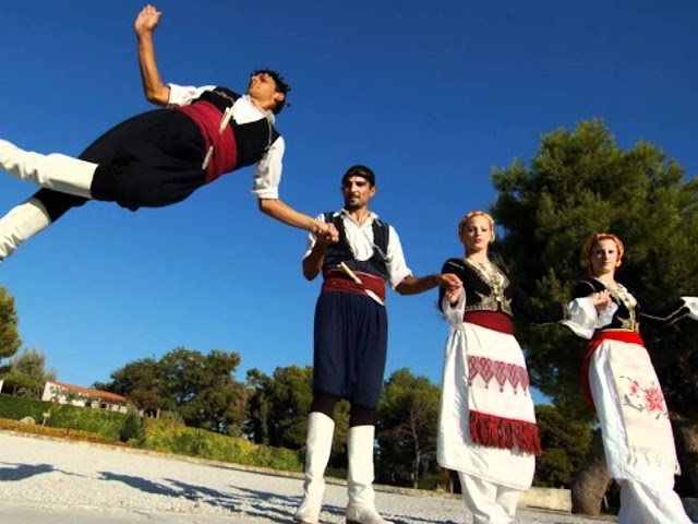 Κρητικό Αντάμωμα με καντάδες και χορούς στο Ναύπλιο