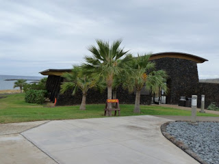 New building at Kawaihae heiau with Hawaiian culture displays