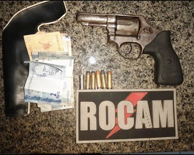 Policiais da ROCAM apreendem revólver, munições e prendem homem no bairro Piauí