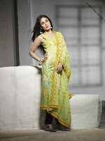 Kareena Kapoor on Firdous Fashion4564