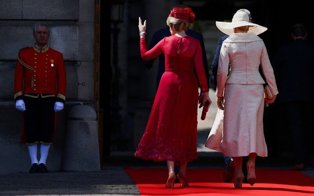 Queen Maxima wore an new outfit by Edouard Vermeulen van Natan. Queen Mathilde wore a red chiffon midi dress by Natan