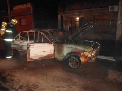 principio de incendio auto en buenos aires 280 chacabuco bomberos voluntarios