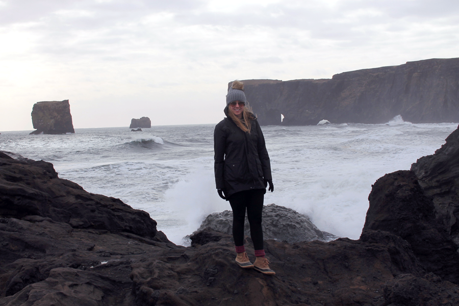 boston blogger in iceland, Dyrhólaey waves crashing, rocks at Dyrhólaey, beach at Dyrhólaey, style blogger in iceland