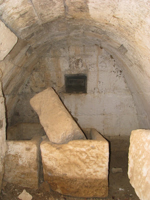 Mycenian Grave Aghios Ioannis Hostos