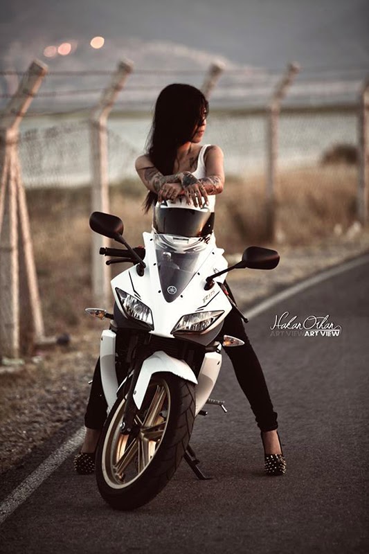 Fans Moto FansMoto Biker Girl Riding YAMAHA R125 