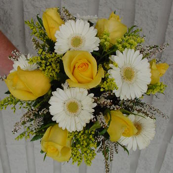 White And Yellow Rose Bouquets. White gerbera flowers with