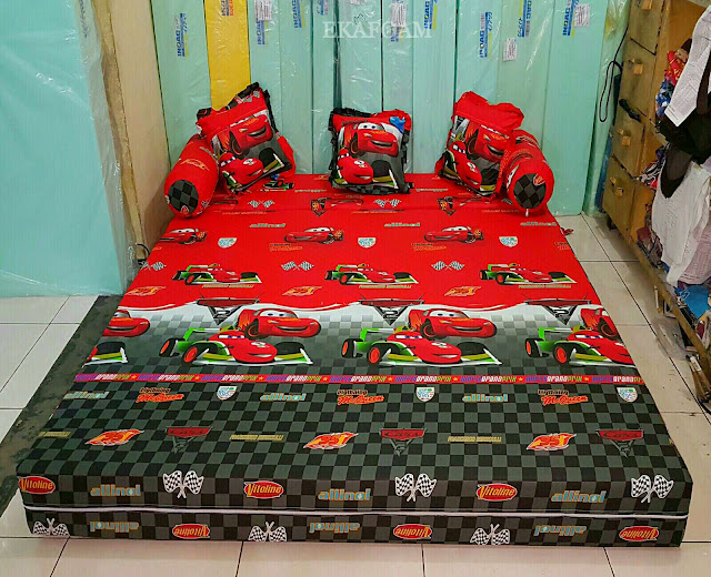 Sofa bed inoac the car merah atau mcquin merah