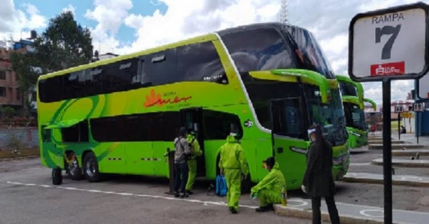 Suspenden transporte interprovincial aéreo y terrestre en regiones con cuarentena