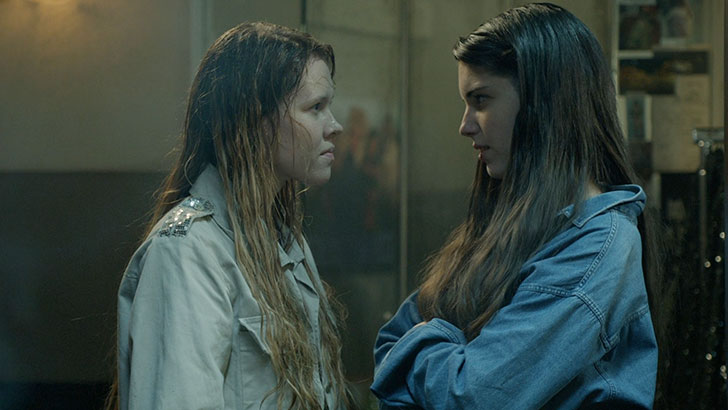 Marta Mazurek e Michalina Olszanska como Golden e Silver no filme 'A Atração'