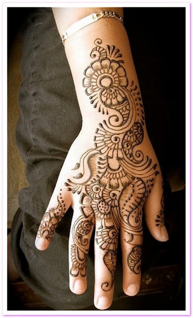 Simple but beautiful mehandi design..