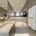 Banheiro com banheira lindo revestido em mármore Ônix!