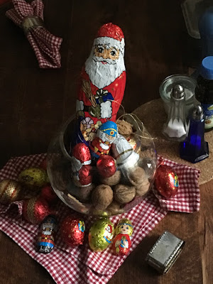 Schokoladennikolaus im Walnussglas