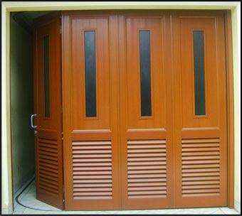 Contoh Desain Pintu  Garasi  Geser  Kayu Rumah Minimalis