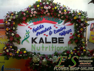 papan bunga pernikahan