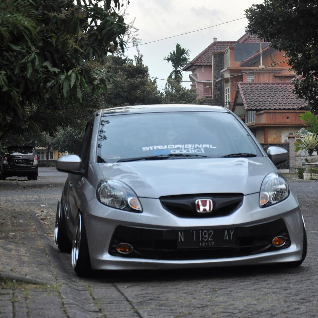 Kumpulan Modifikasi Honda Brio Warna Silver Gambar Foto Terbaru