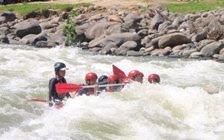 CDO Whitewater Rafting Adventure 2009 - facing the rapids