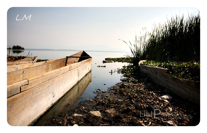 canoa en laguna de iramuco