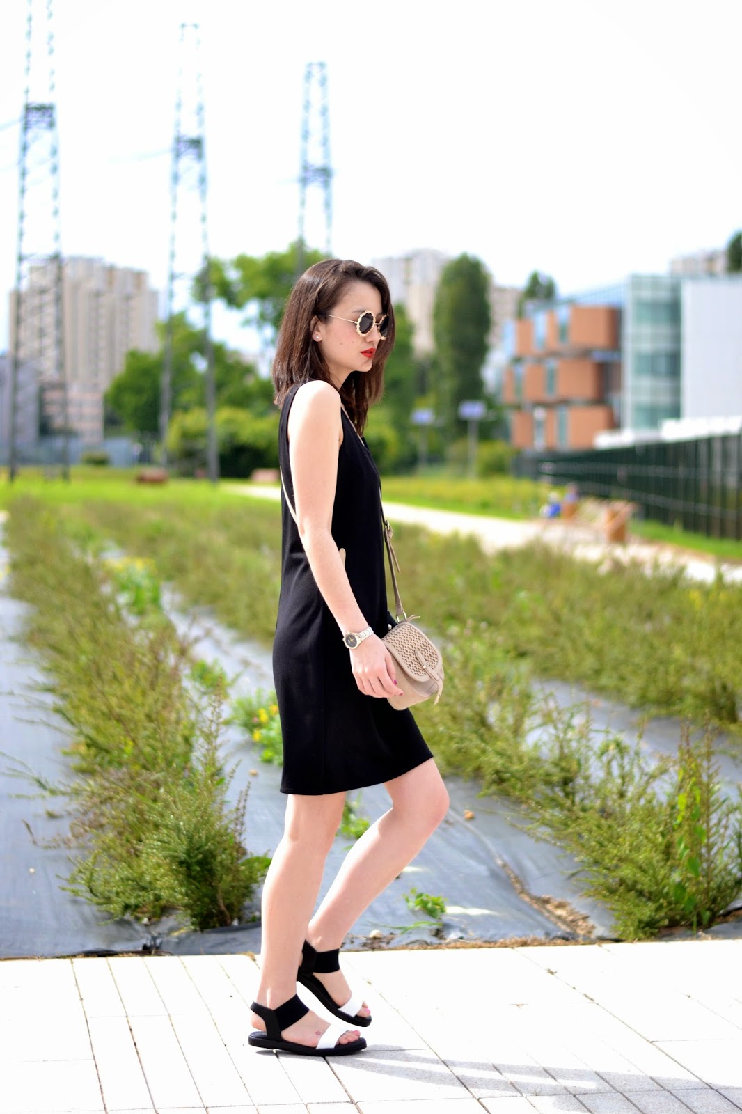 How to wear black dress