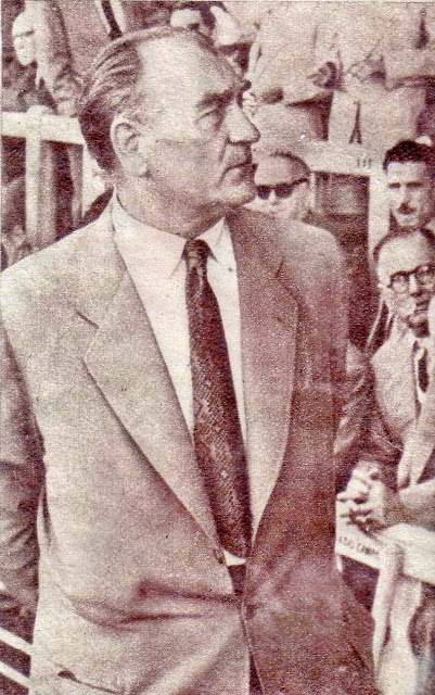 ESTEBAN (Itsván) PLATKO (1898-1966), de origen húngaro y hermano del mítico Ferenc o Francisco Platko, mítico portero de la Selección de Hungría y del FC Barcelona, fue el primer entrenador de la historia del Real Valladolid. De hecho entrenó al real Valladolid durante 7 temporadas, en 3 épocas diferentes: 1928-1930 (2 temporadas), 1934-1940 (3 temporadas), 1941-1943 (2 temporadas). REAL VALLADOLID DEPORTIVO 2 DEPORTIVO ALAVÉS 1. 22/09/1928. Partido amistoso. Valladolid, campo de la Sociedad Taurina.