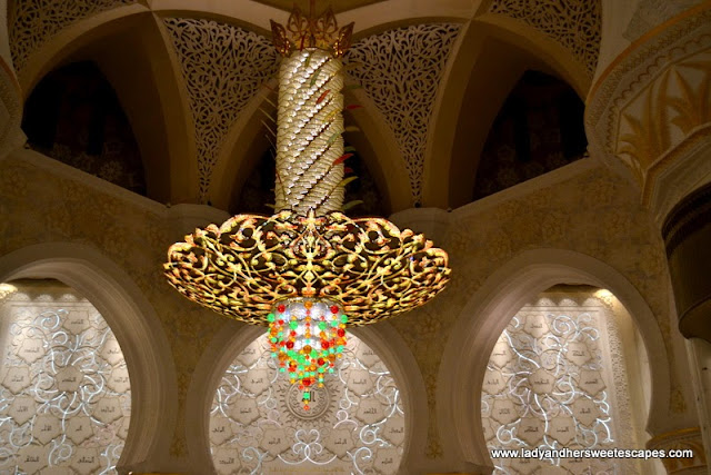 Sheikh Zayed Grand Mosque's largest chandelier