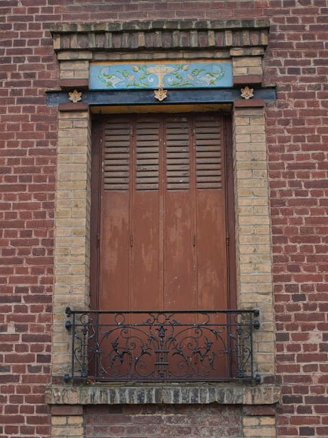 jiemve, le temps d'une pose, urbex, vieux village, Goussainville, fenêtre, décoration, céramique