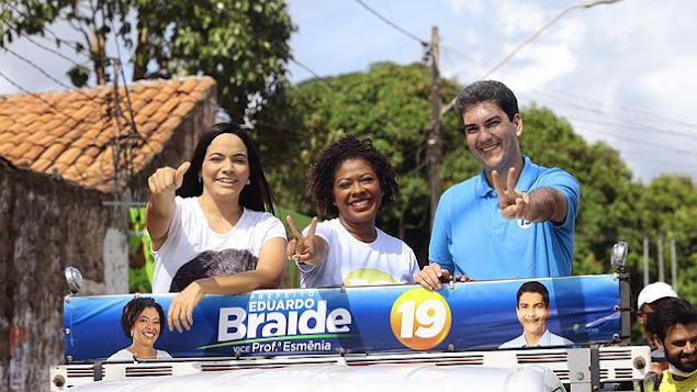Eduardo Braide e sua vice, Esmênia Miranda (centro), em passeata quando em campanha. Foto: Reprodução/ Twitter