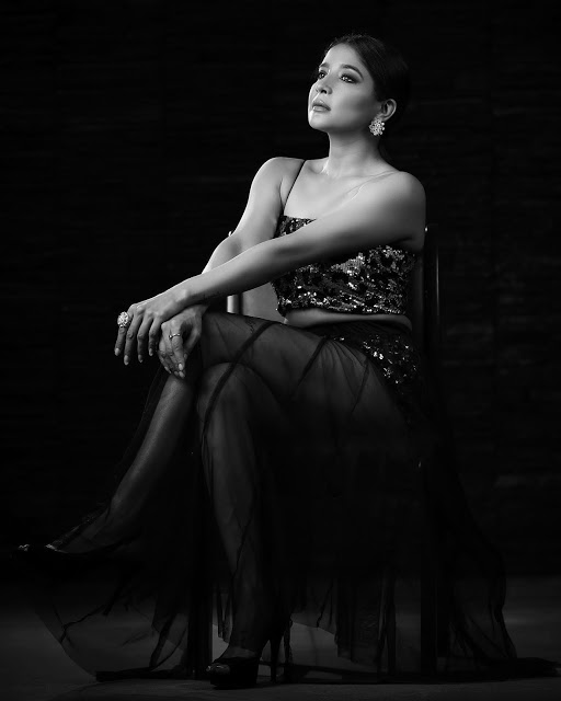 Actress Sakshi Agarwal Hot HD Photoshoot Pics