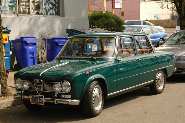 1967-Alfa-Romeo-Giulia-Super-Berlina-Sedan.