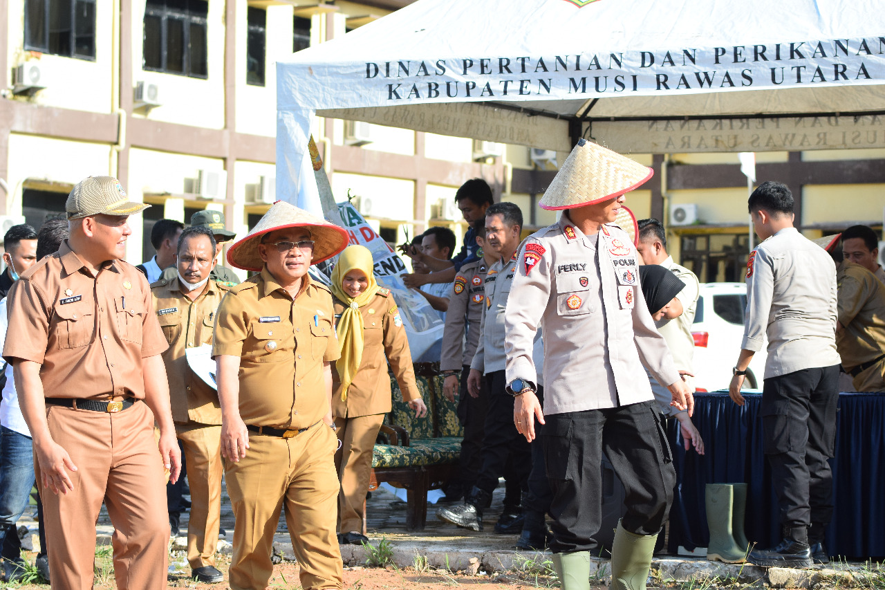 Bupati Muratara Devi Suhartoni bersama Kapolres