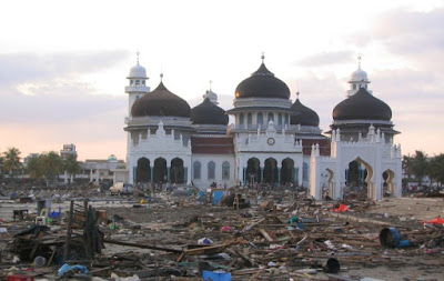 Gempa Aceh Tahun 2004 yang Mengakibatkan Gelombang Tsunami