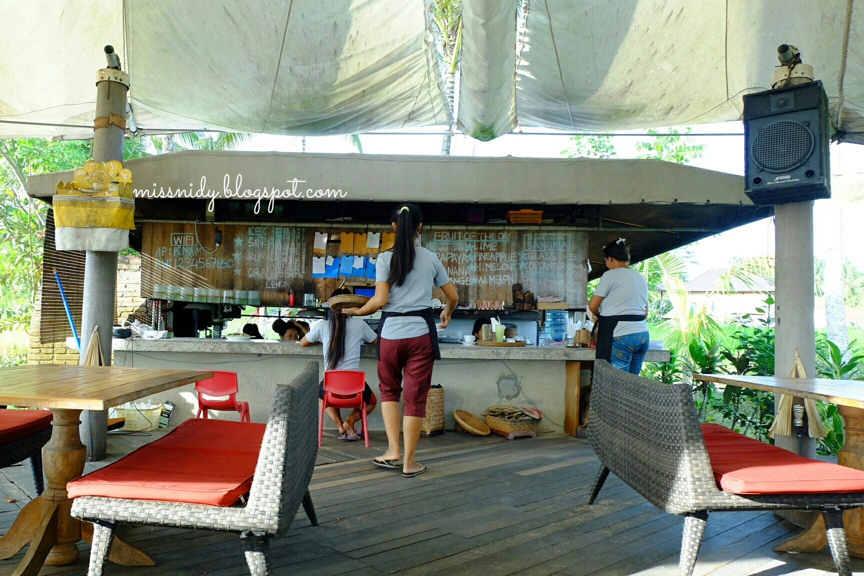 pengalaman di cafe pomegranate ubud bali