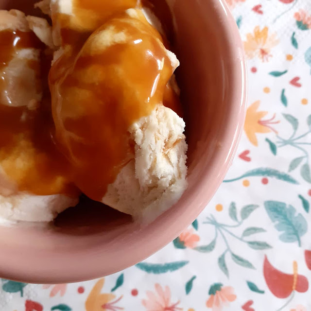 gelado de nata e caramelo