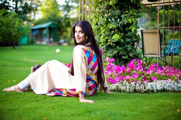 Hareem Farooq HD Wallpapers Free Download